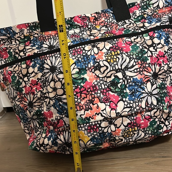 LeSportsac NWT Roving Floral Zip Top Tote - Picture 9 of 9